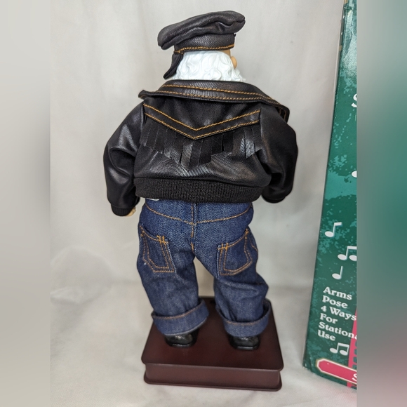 Sock Hop Santa Animated Musical - Picture 5 of 8